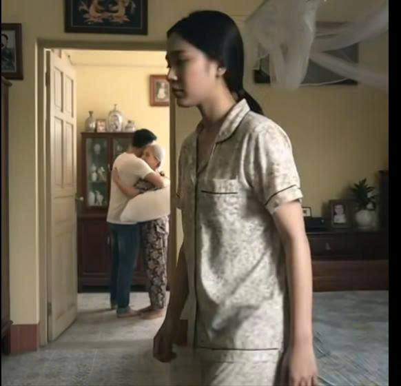 Lấy chồng 3 năm, đêm nào chồng cũng sang phòng mẹ ngủ, một đêm vợ l é;n nhìn phát hiện sự thật