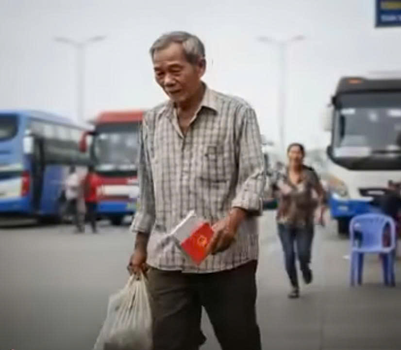 Con trai tôi mua nhà tiền 3 tỷ rồi đón bố mẹ vợ tới sống cùng, một hôm tôi lên chơi đúng giờ cơm tối, con trai liền to tiếng kh ó chị u