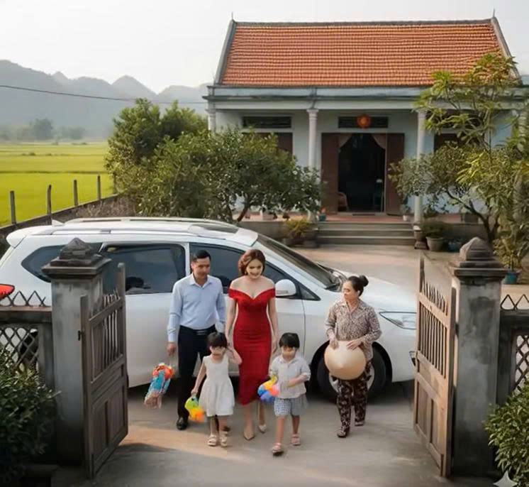 7 năm đi xuất khẩu lao động bằng tiền vợ đi vay mượn, gã chồng không 1 lần gọi về, đến ngày về thì đem theo vợ mới cùng 2 con nhỏ