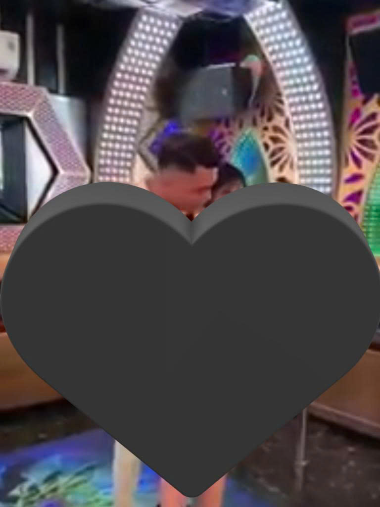 Đi hát 👯‍♀️ nhưng vẫn không quên vK =))