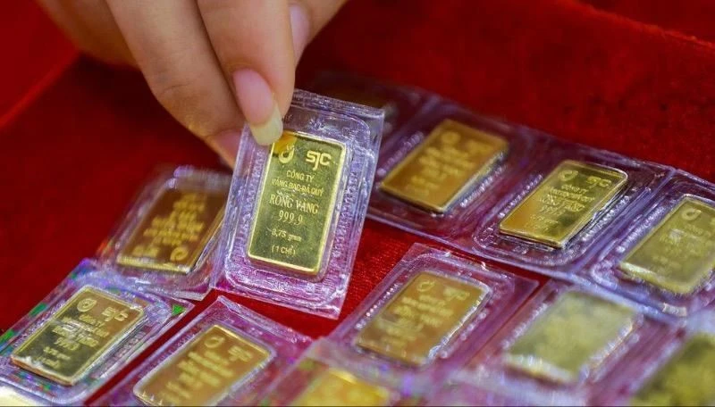 Vì sao giá vàng độtngột tụt dốc, rơi tự do 11 triệu đồng/lượng