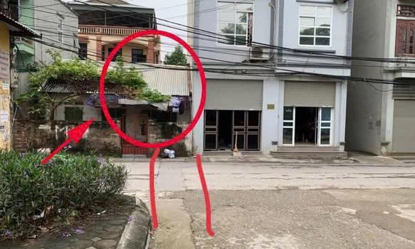 ”Trước cửa nhà có ta;;m xu;;ng thì m;;;ất ngư;;ời, m/;ất cả ti ền bạc”, vậy ta.mxung ở đây là gì?